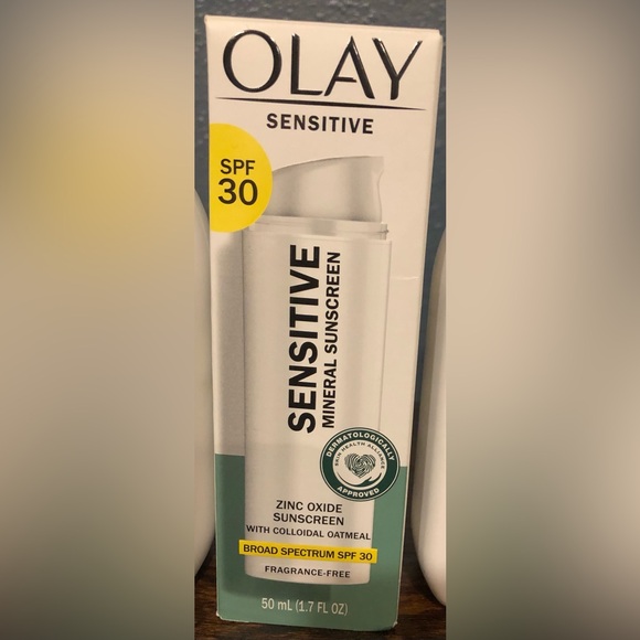 Olay sensitive skincare bundle with two cream cleaners and zinc oxide sunscreen - Picture 4 of 6